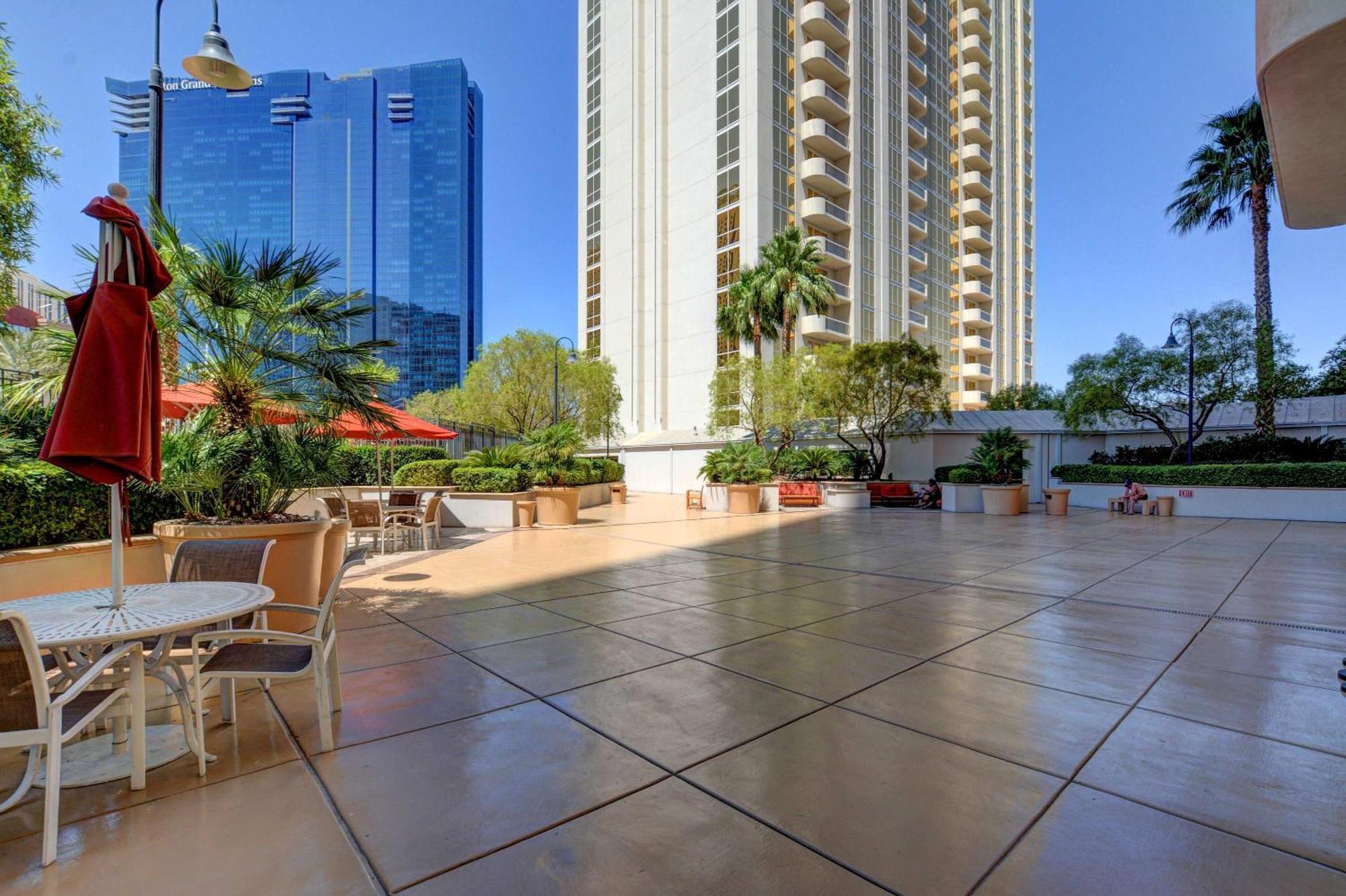 Mgm Signature-25-611 Strip View Jacuzzi Studio Лас-Вегас Экстерьер фото